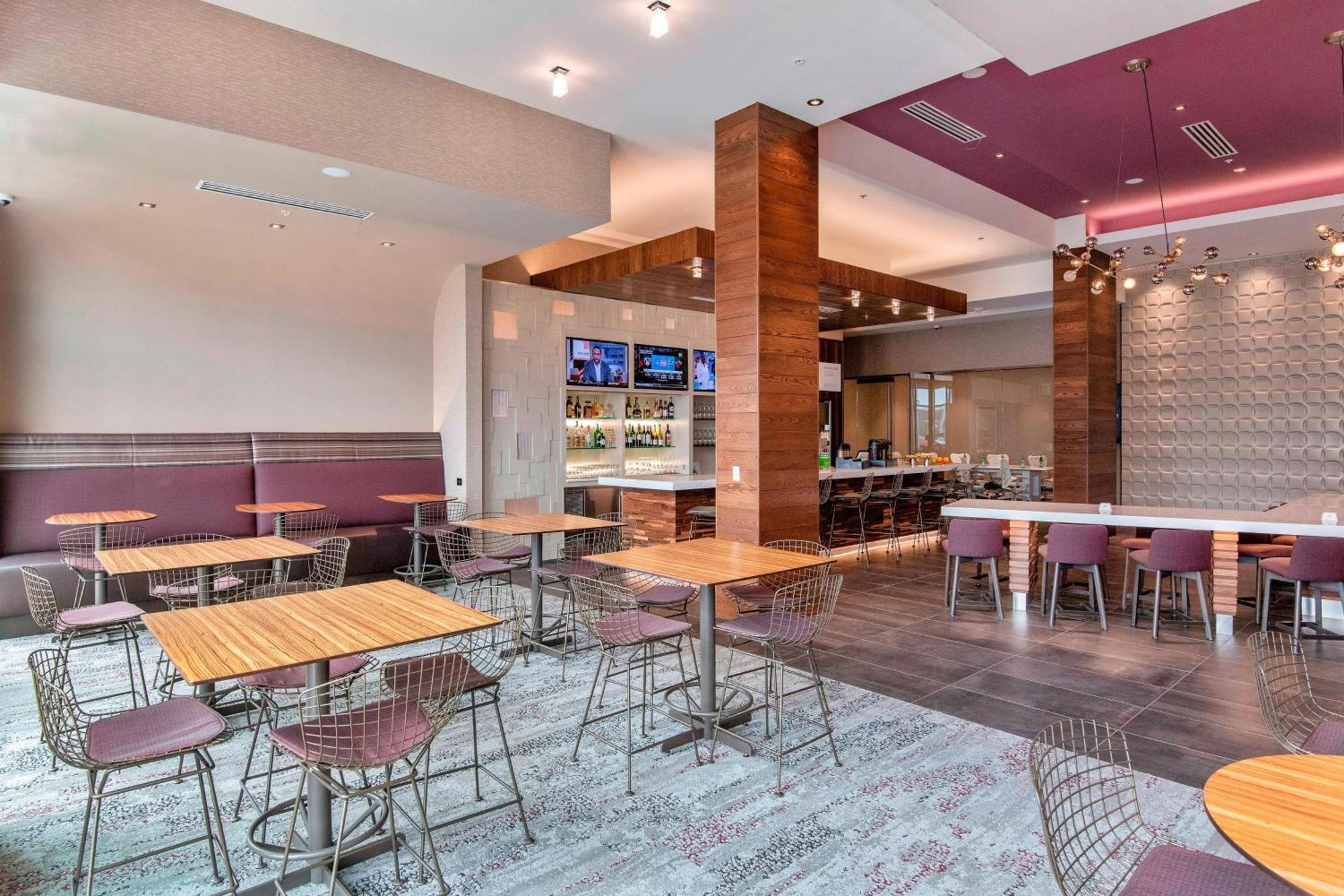 Courtyard By Marriott Raleigh Cary/Parkside Town Commons Hotel Kültér fotó