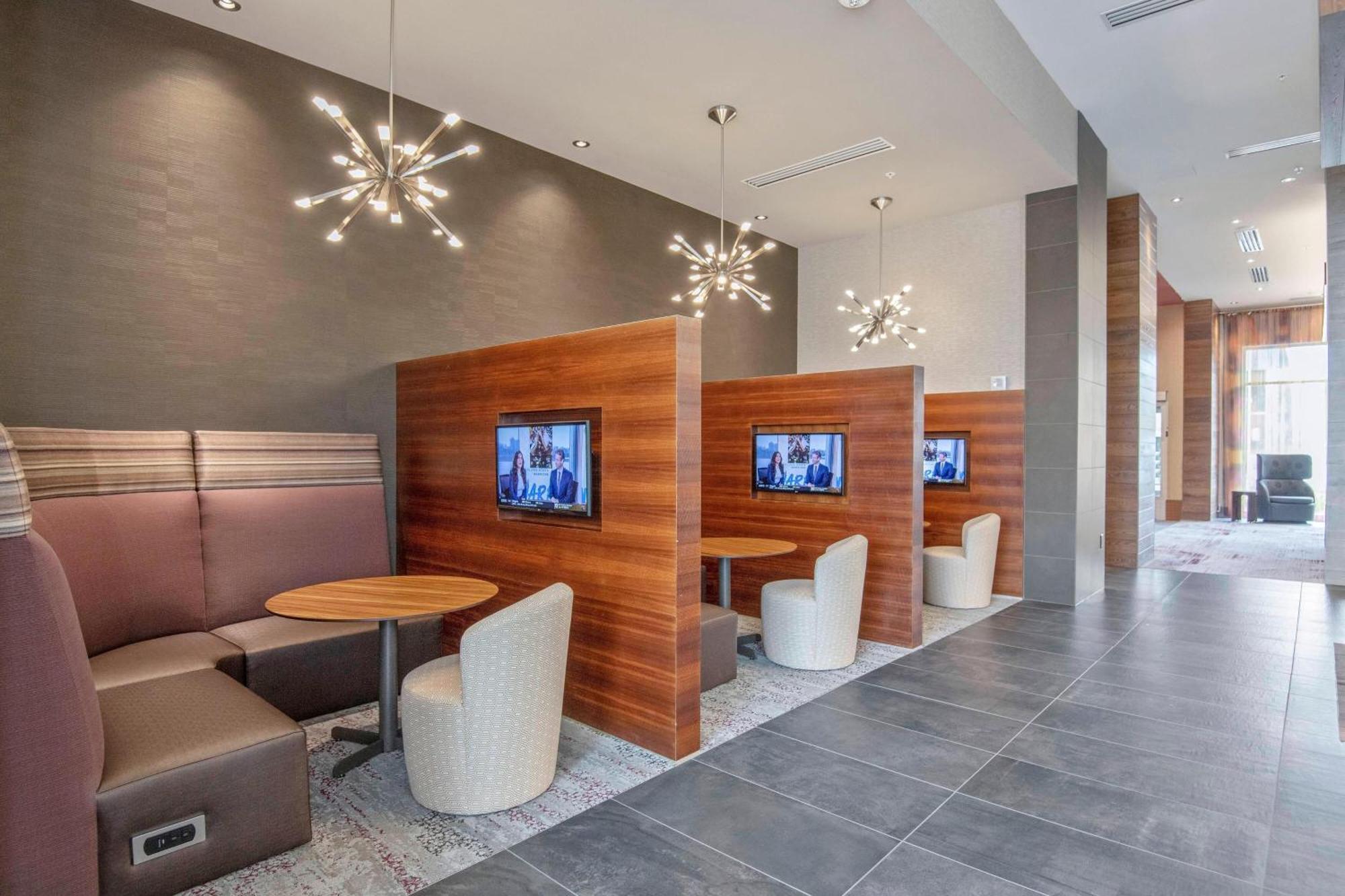 Courtyard By Marriott Raleigh Cary/Parkside Town Commons Hotel Kültér fotó